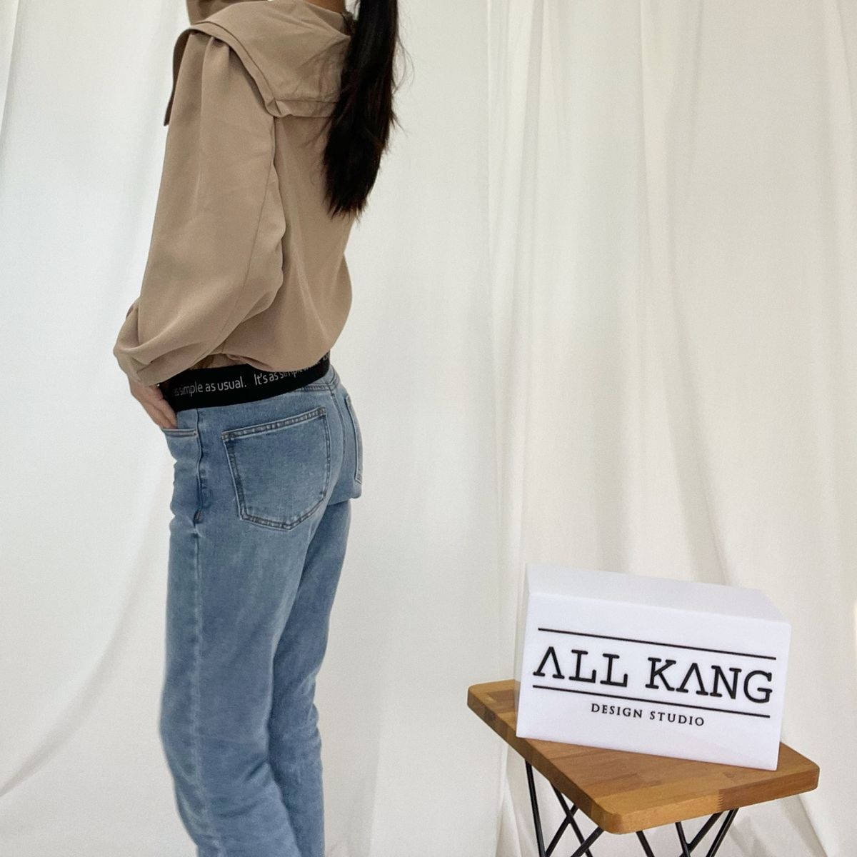 올강 디자인 스튜디오(ALL KANG DESIGN STUDIO) 레터링 Tape 포인트 블라우스