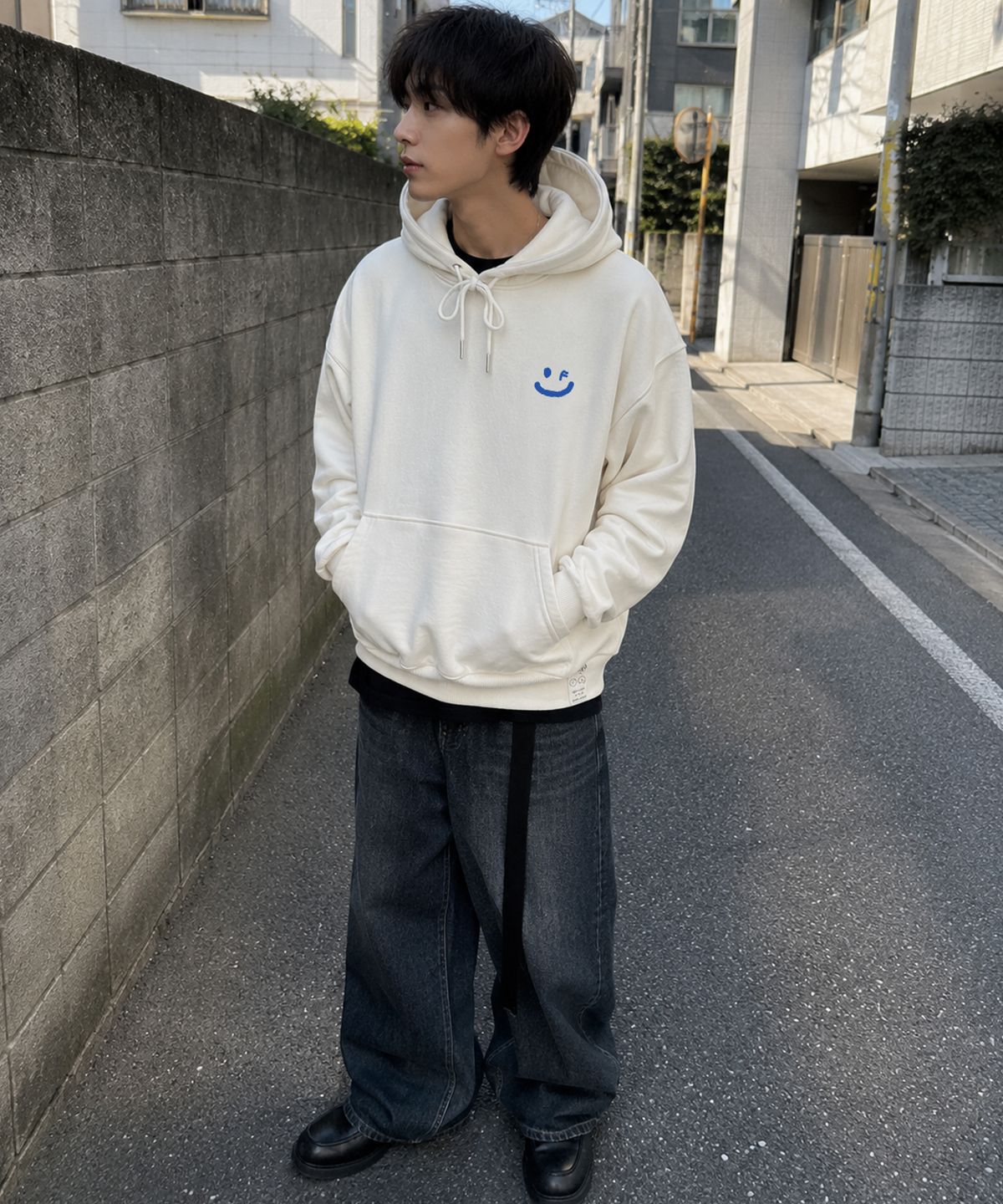 그레이버(GRAVER) [UNISEX]스몰 드로잉스마일 후드티_크림