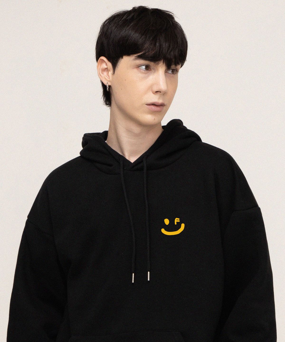 그레이버(GRAVER) [UNISEX]스몰 드로잉스마일 후드티_블랙