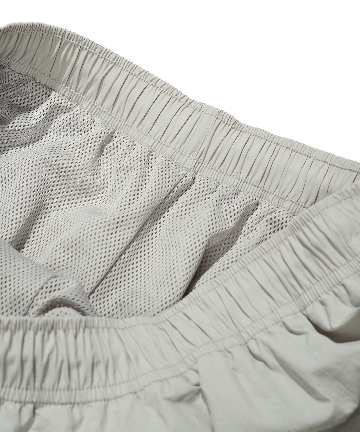 브라운브레스(BROWNBREATH) TAG NYLON PANTS - GREY