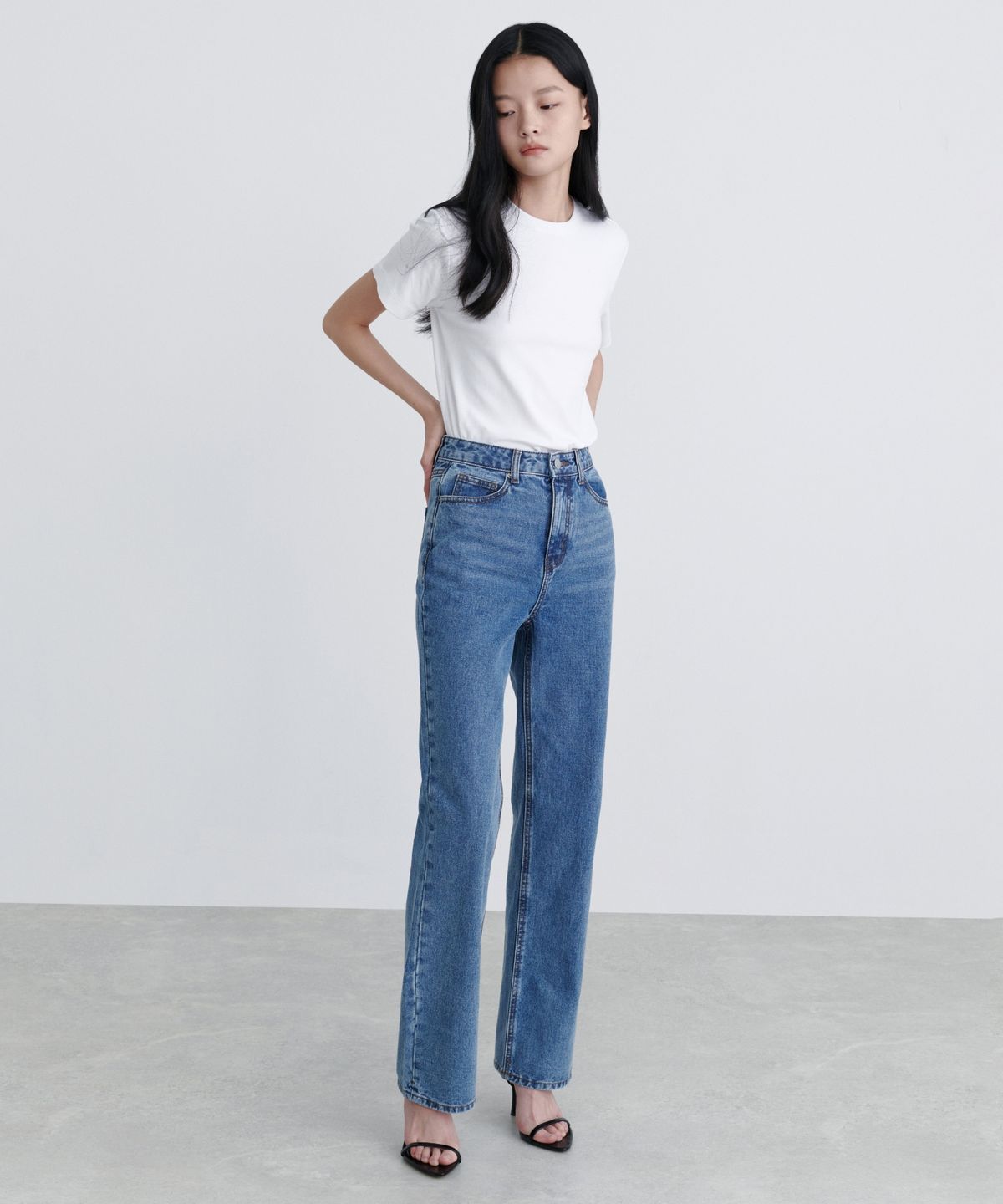 무신사 스탠다드 우먼(MUSINSA STANDARD WOMAN) 우먼즈 스트레이트 데님 팬츠 [미디엄 인디고]