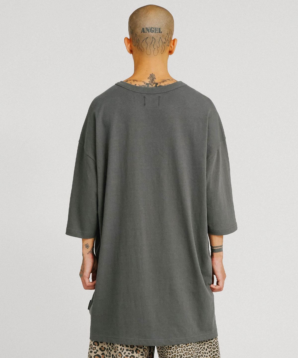 아조바이아조(AJOBYAJO) Robots Duel Oversized T-Shirt [Charcoal]