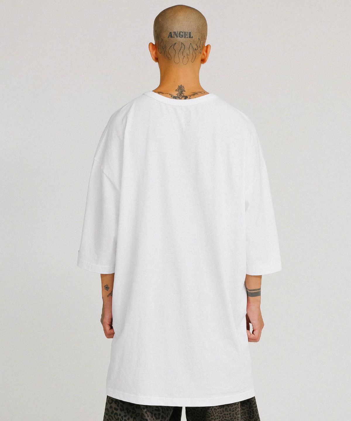 아조바이아조(AJOBYAJO) Robots Duel Oversized T-Shirt [White]