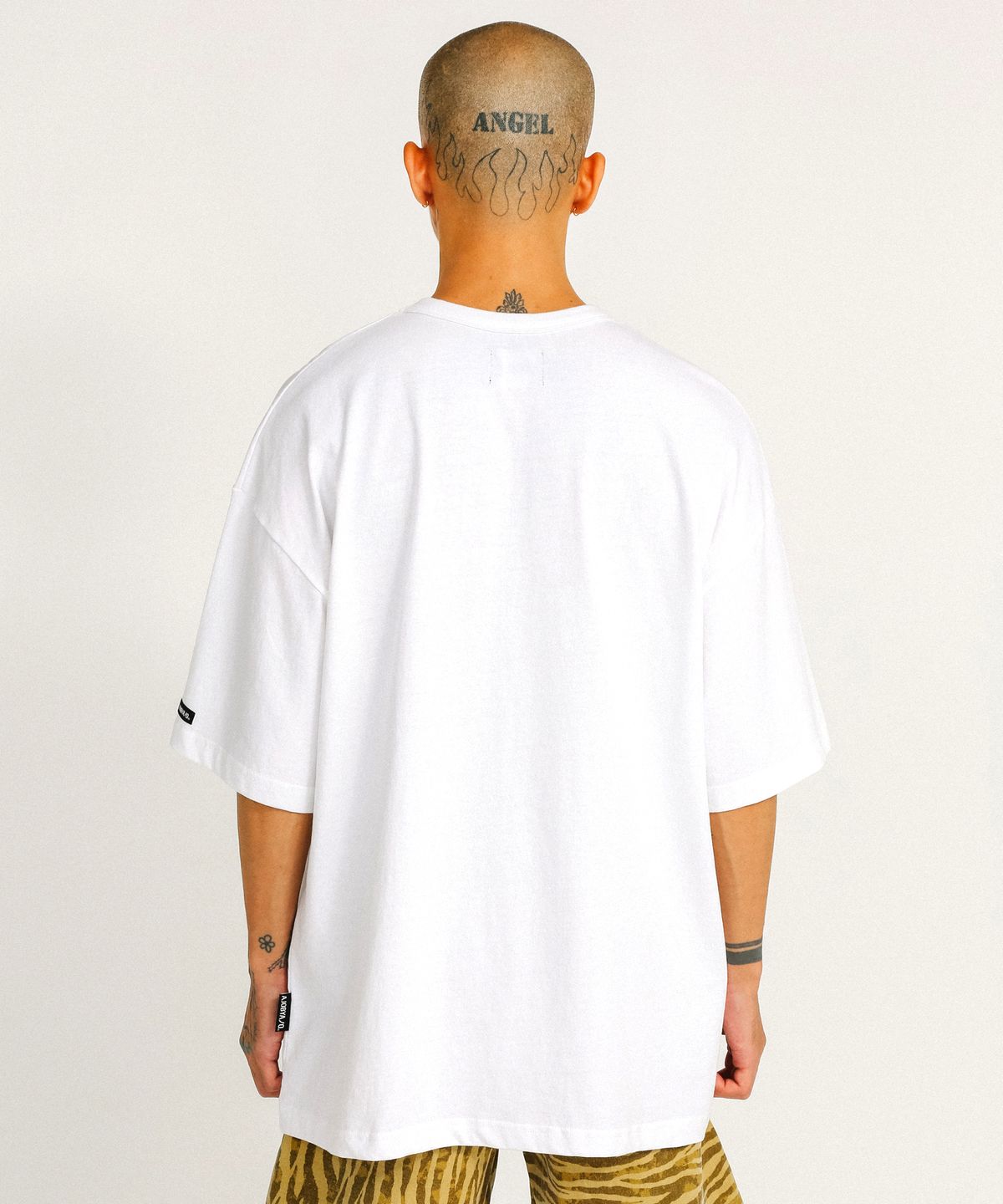 아조바이아조(AJOBYAJO) Girls Can Shoot T-Shirt [White]