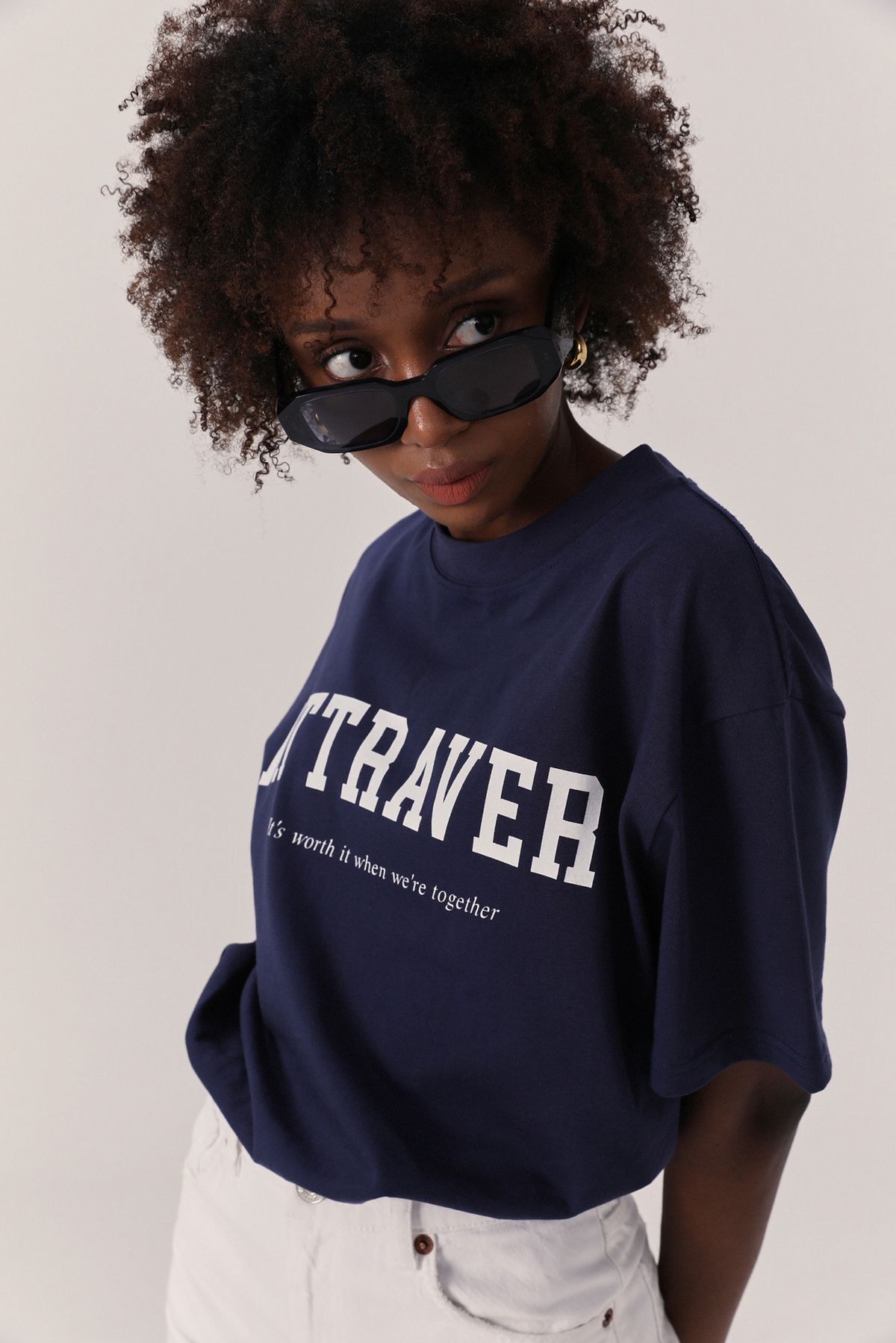 아뜨라베르(ATTRAVER) 베르 네이비 티셔츠