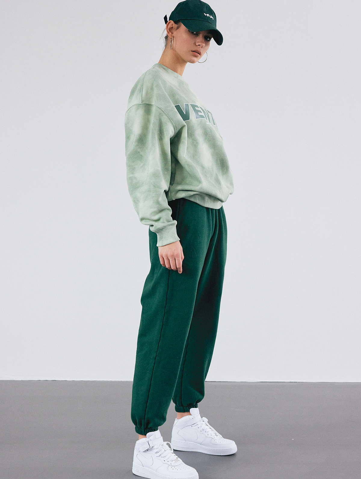 인지액티브(INJIACTIVE) VENTI TIE-DYE SWEATSHIRT 그린