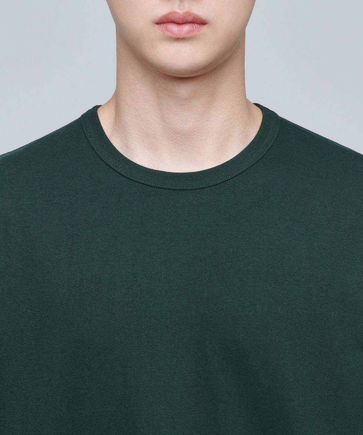 무신사 스탠다드(MUSINSA STANDARD) 릴렉스 핏 크루 넥 티셔츠 [딥 그린]