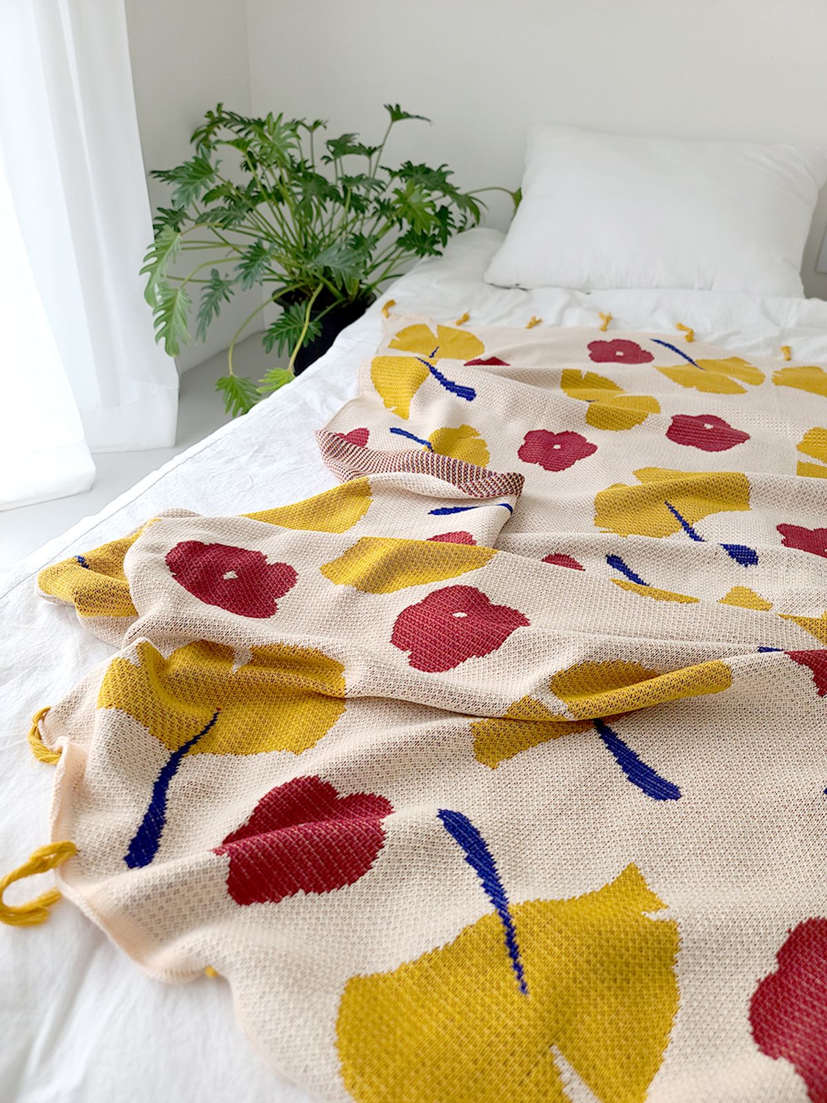 블랑쉬하우스(BLANCHE HOUSE) 플라워 은행잎 아트 모티브 블랭킷