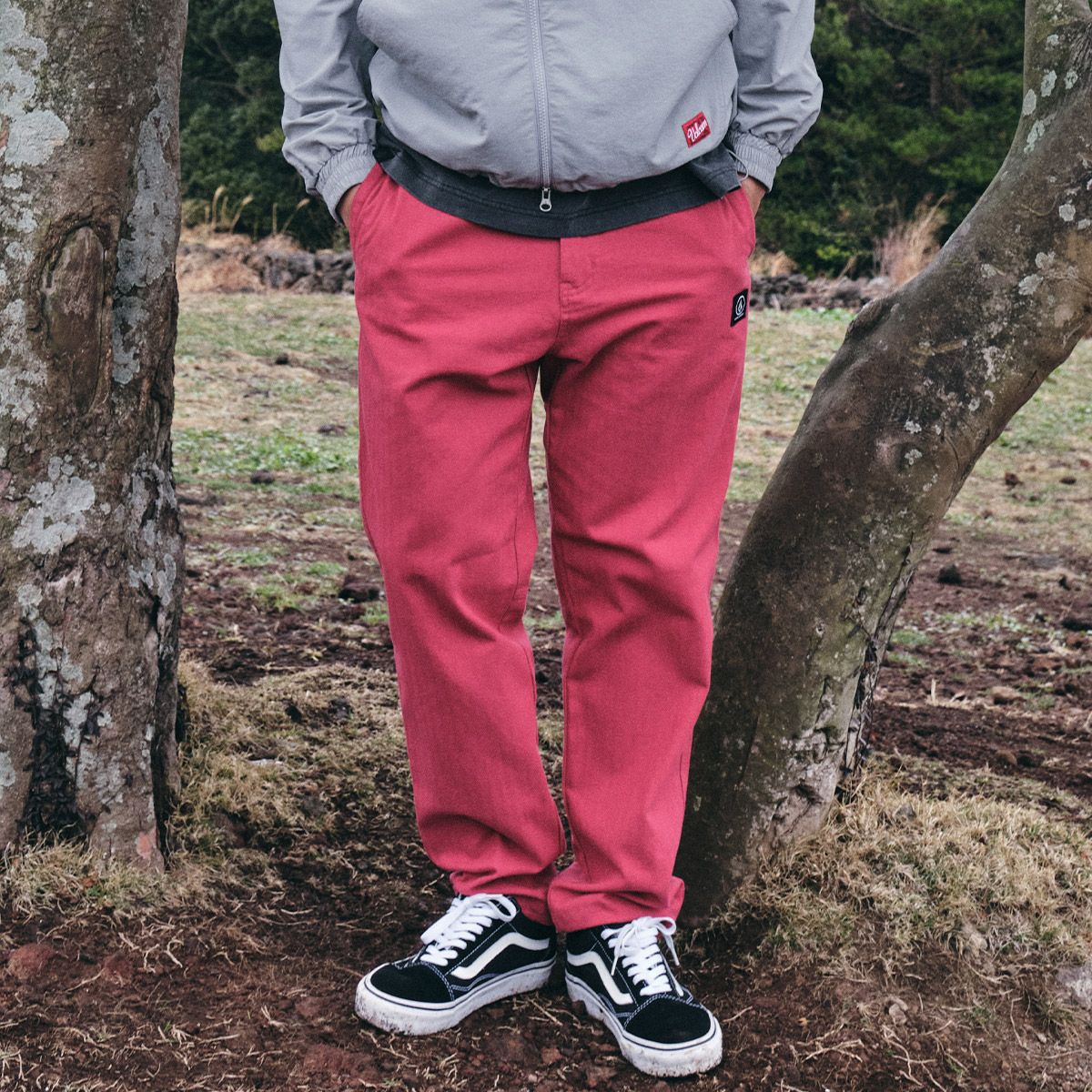 볼컴(VOLCOM) 헤링본 컴포트핏 카고 팬츠(레드)