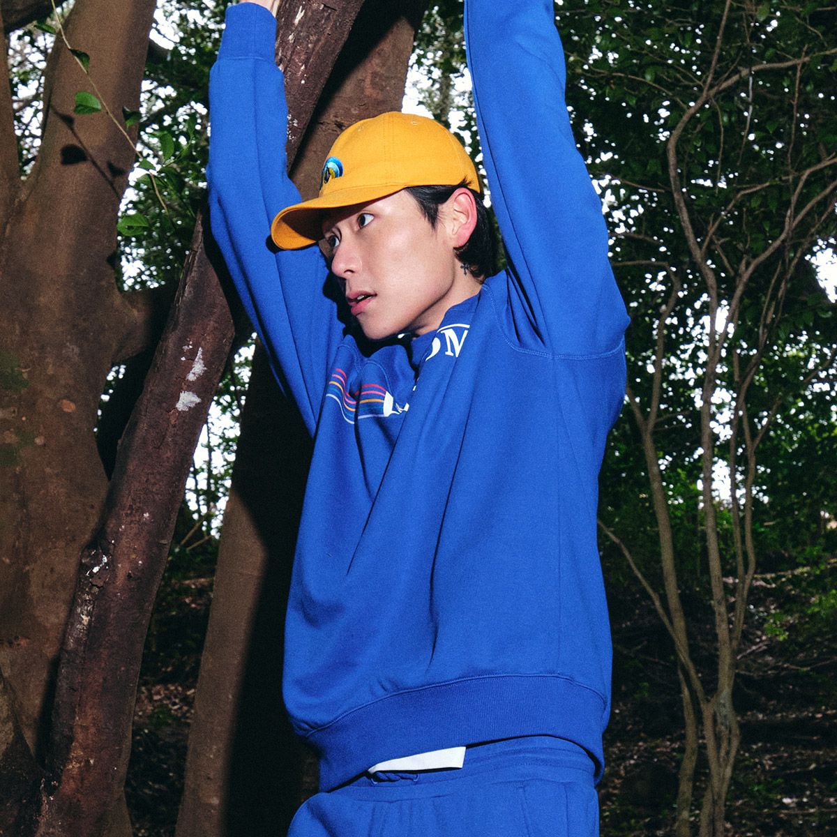 볼컴(VOLCOM) NEW 레인보우 컴포트핏 맨투맨(블루)