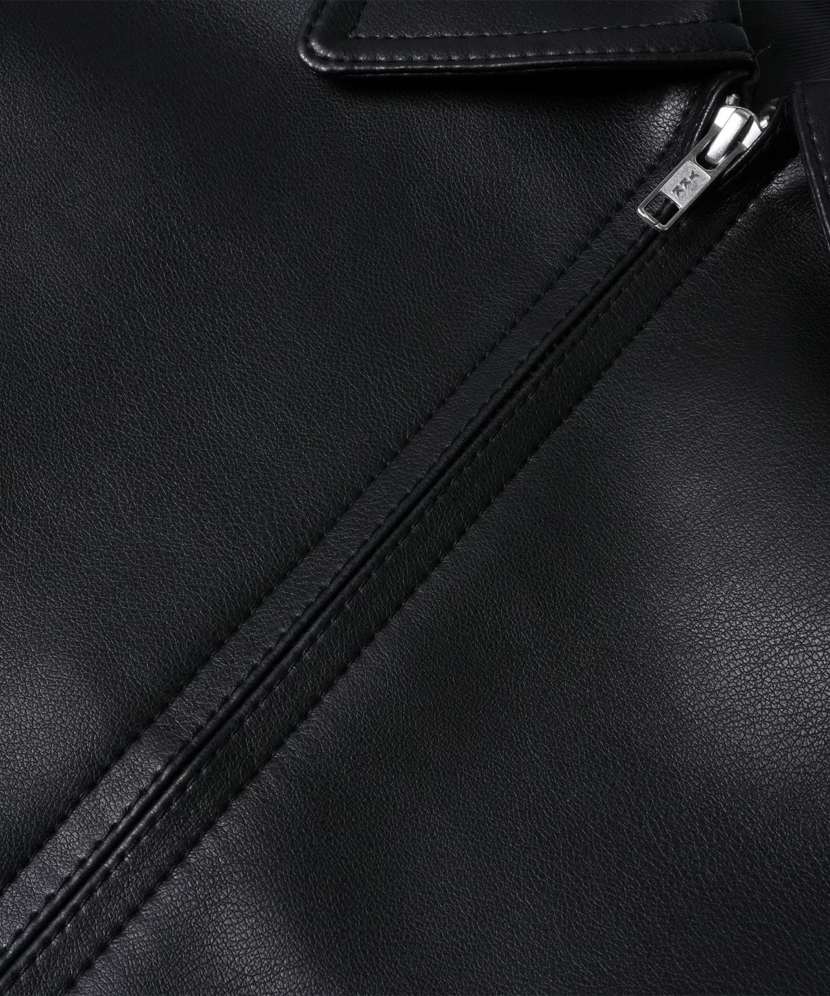 도프셉(DOFFSEPT) FAUX Leather Crop Bomber in Black