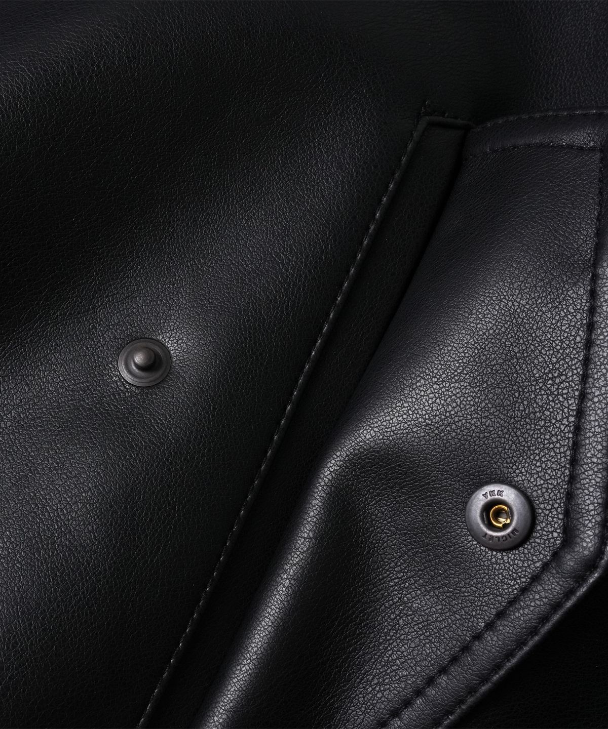 도프셉(DOFFSEPT) FAUX Leather Crop Bomber in Black