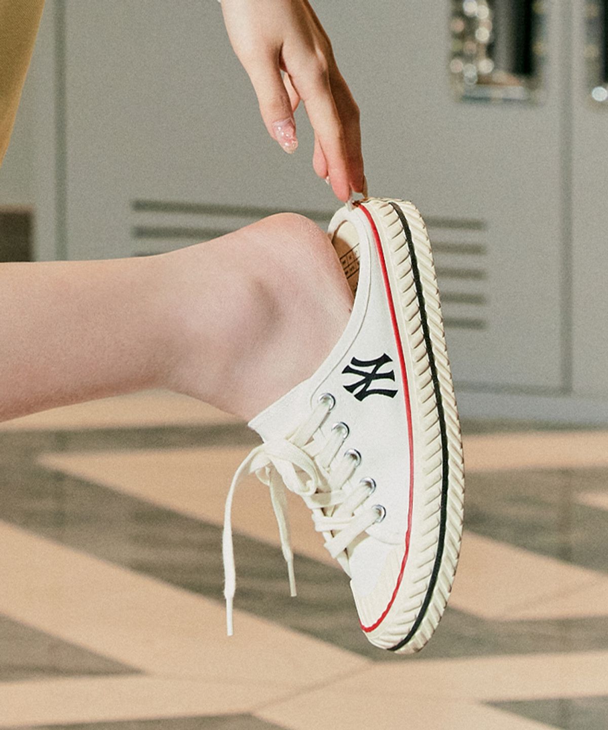 엠엘비(MLB) 플레이볼 오리진 뮬 (PLAYBALL ORIGIN MULE)  NY (Off White)