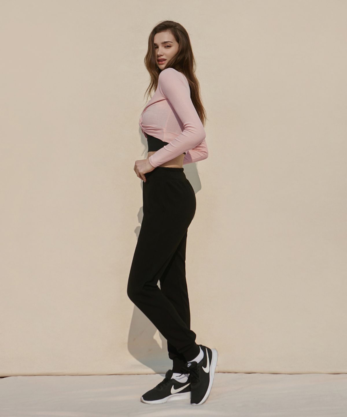 데비웨어(DEVIWEAR) 포인 트위스트 크롭티 DEVI-T0078-살몬핑크