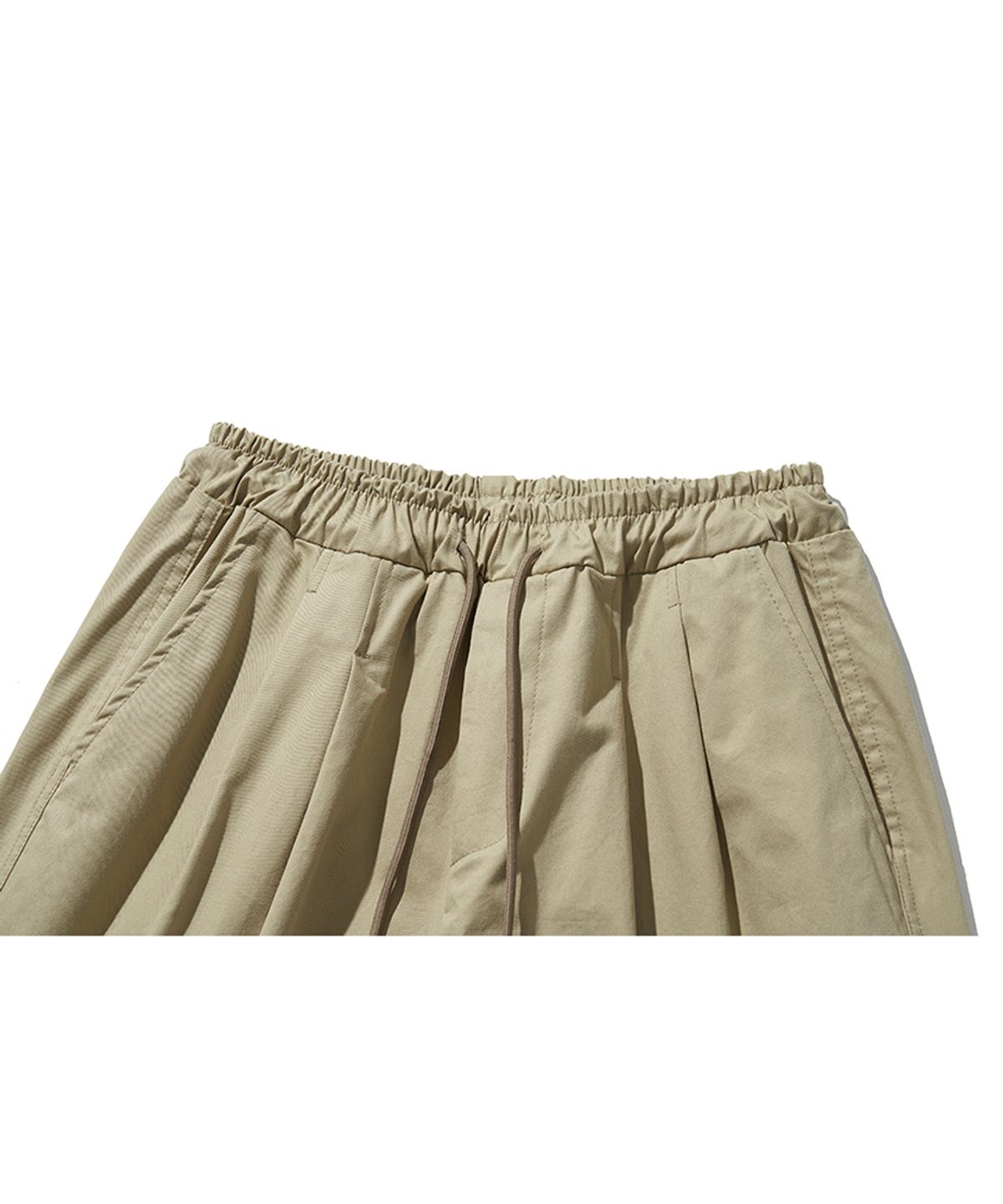 모아(MOAA) 버뮤다 투턱 하프 팬츠 (BEIGE)