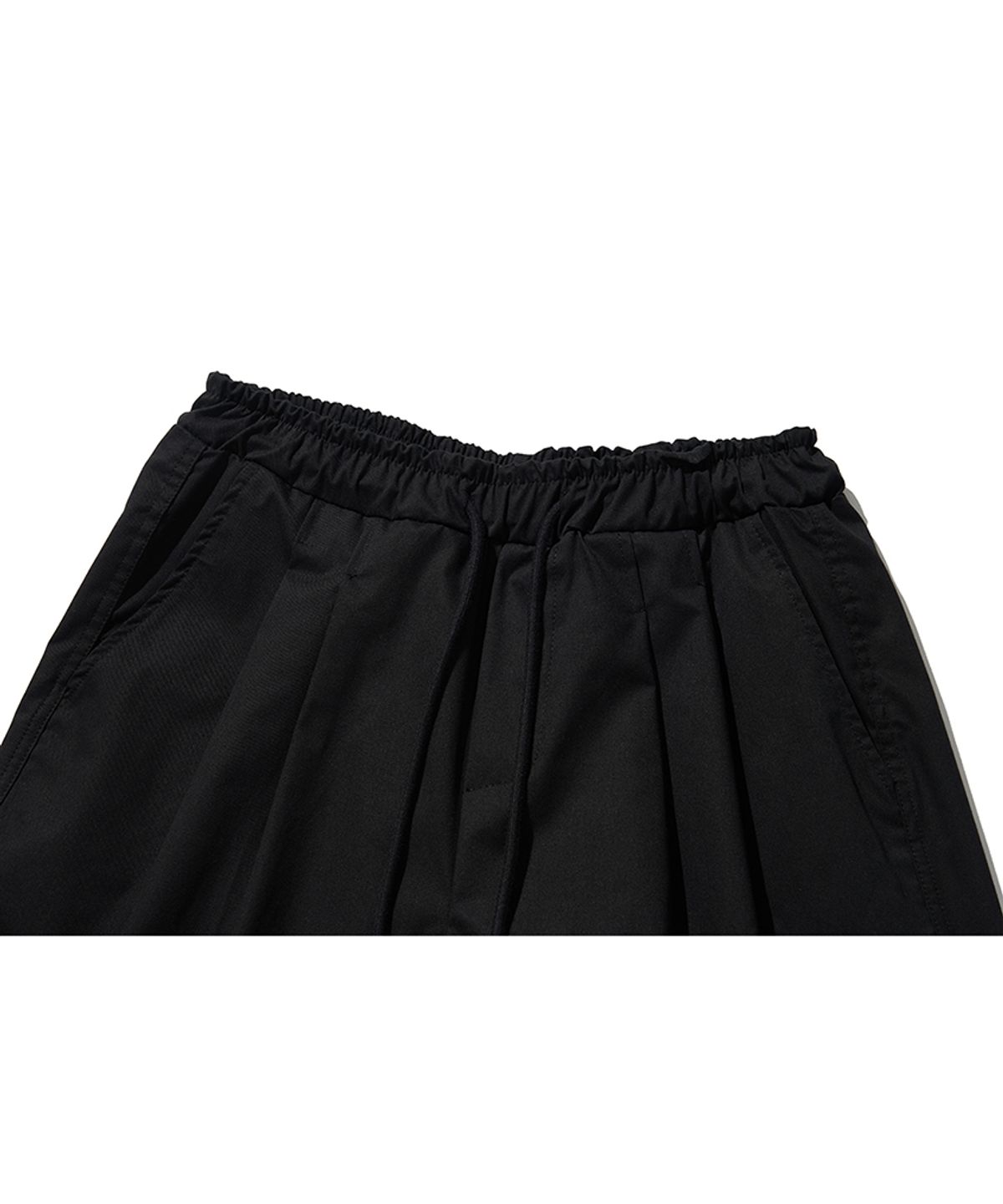모아(MOAA) 버뮤다 투턱 하프 팬츠 (BLACK)