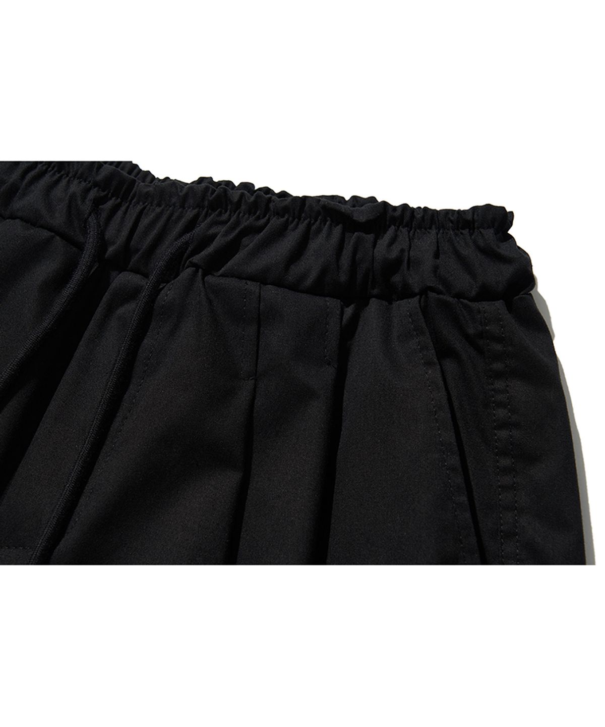 모아(MOAA) 버뮤다 투턱 하프 팬츠 (BLACK)
