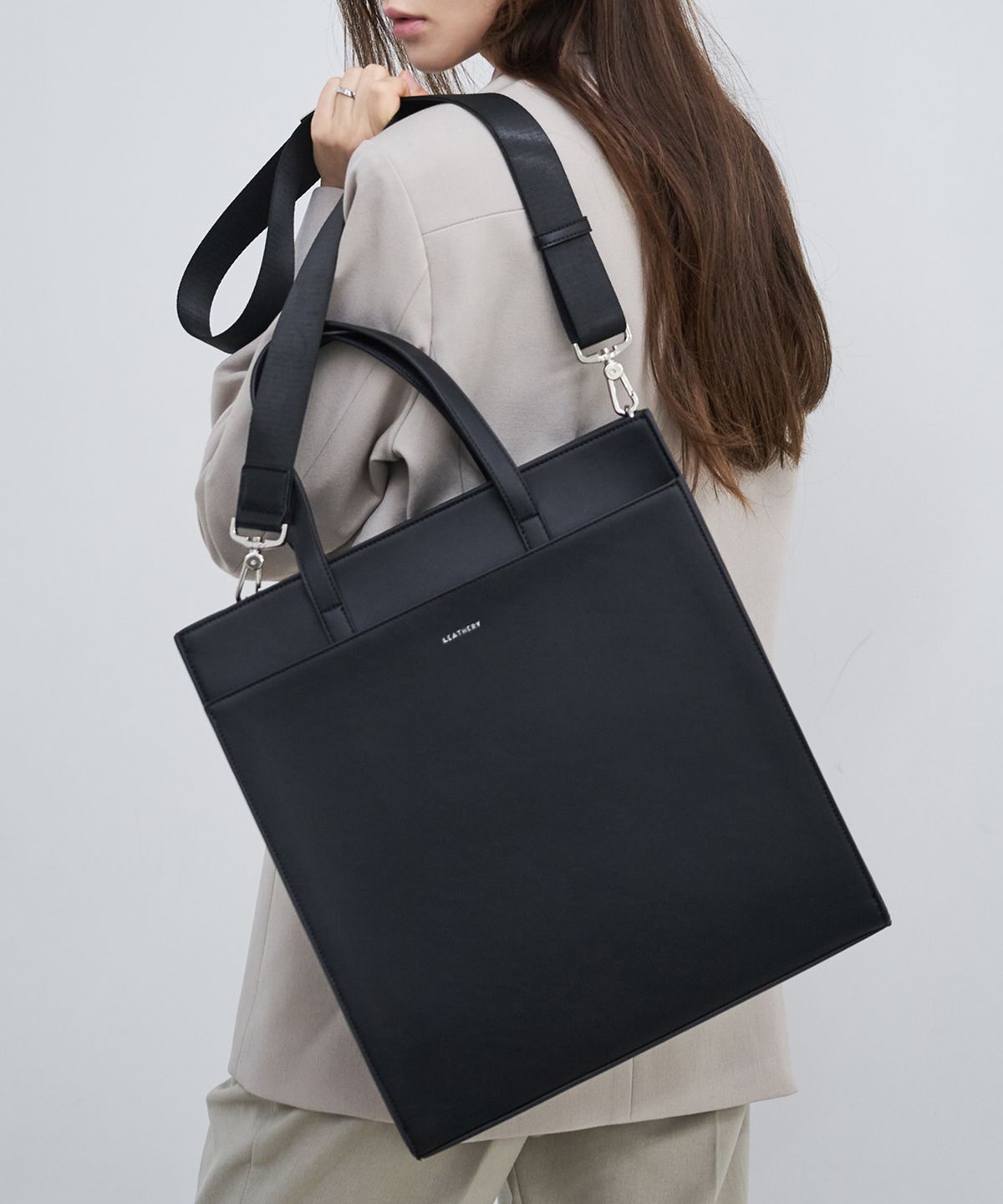 레더리(LEATHERY) 스퀘어 토트백 [BLACK]