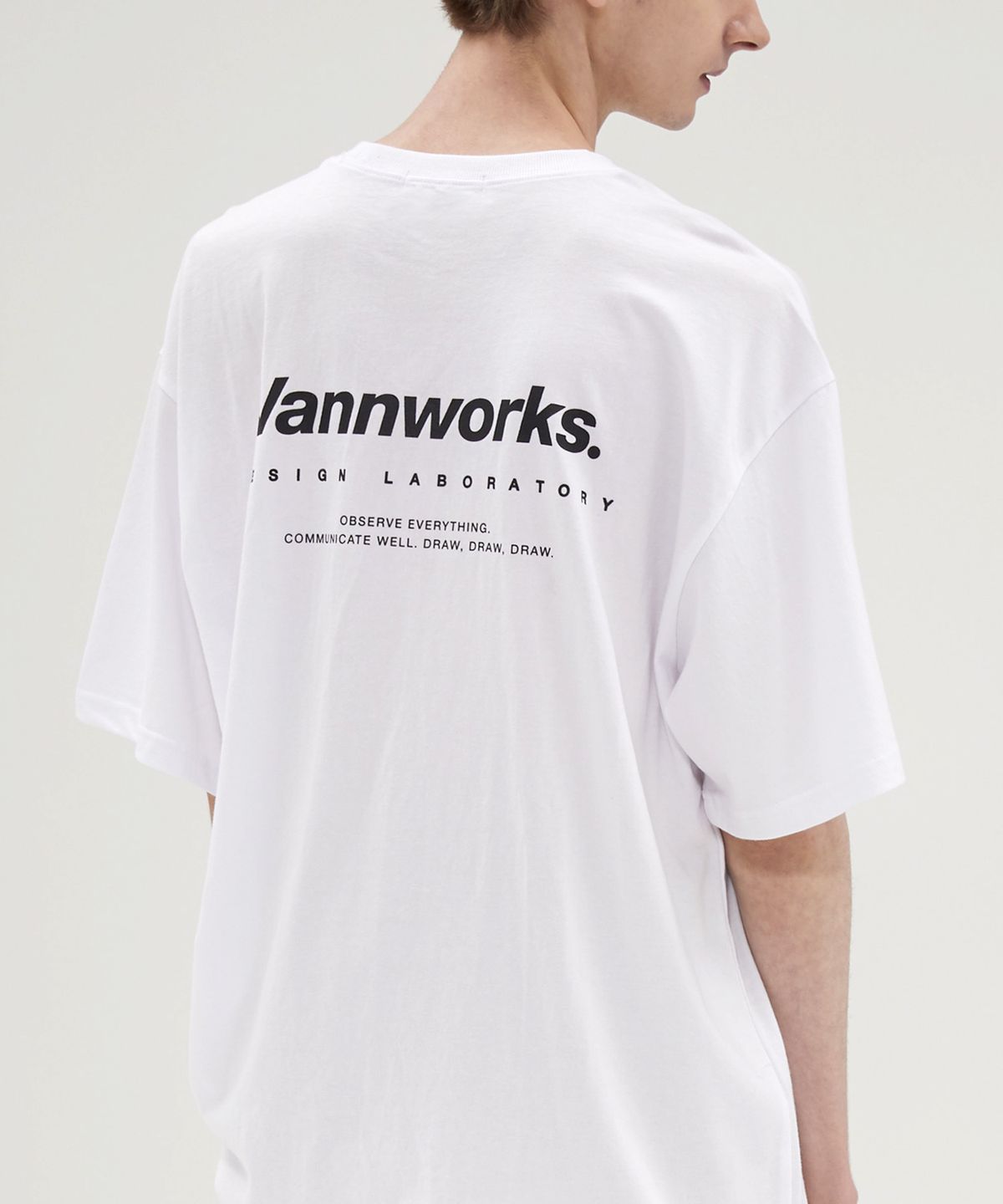 밴웍스(VANNWORKS) 뉴 미니멀리즘 로고 오버핏 반팔 티셔츠 (VNCTS201) 화이트