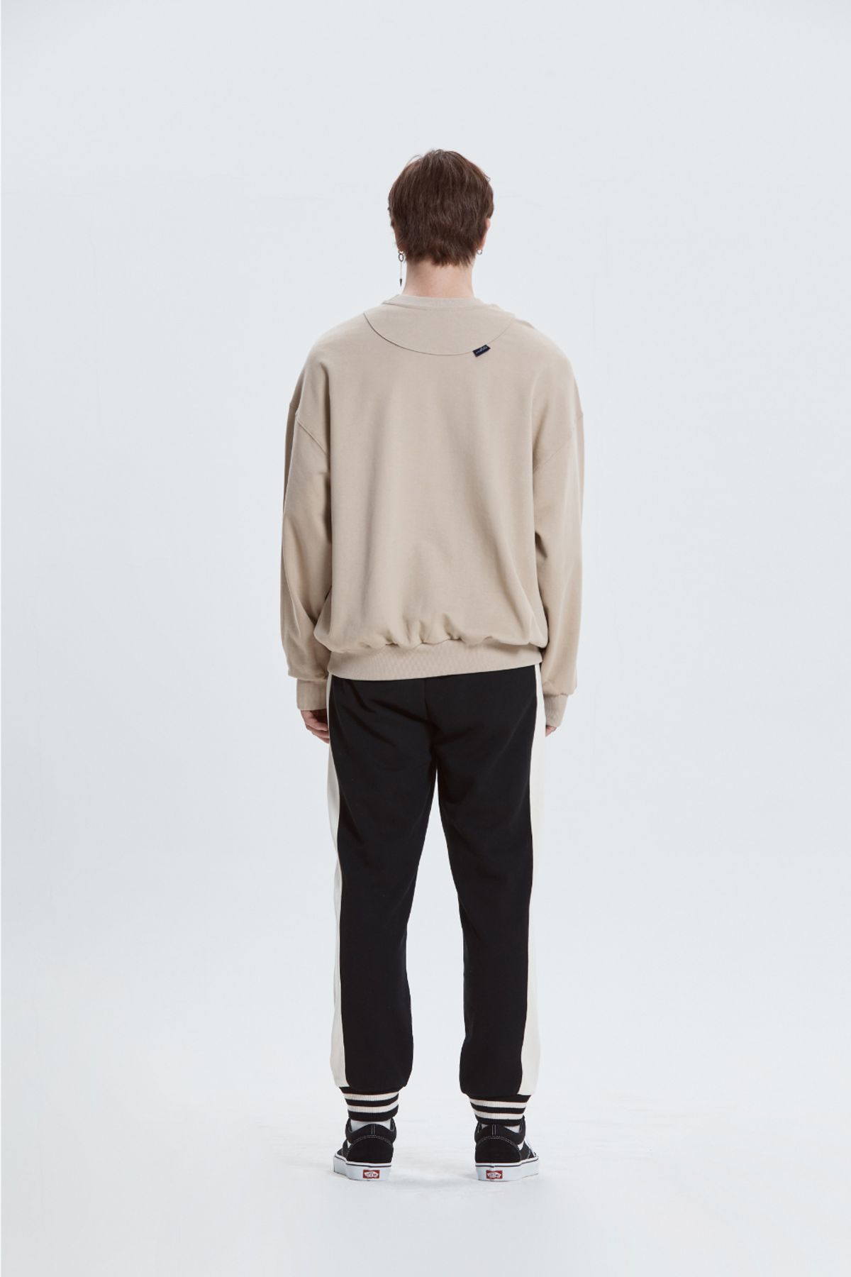 베스띠또(VESTITO) DOPPIO LOGO SWEAT(더블 로고 맨투맨 티)