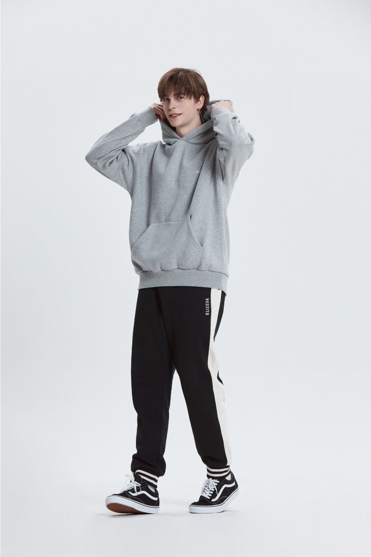 베스띠또(VESTITO) LOGO GRANDE HD SWEAT(빅 로고 후드 티)