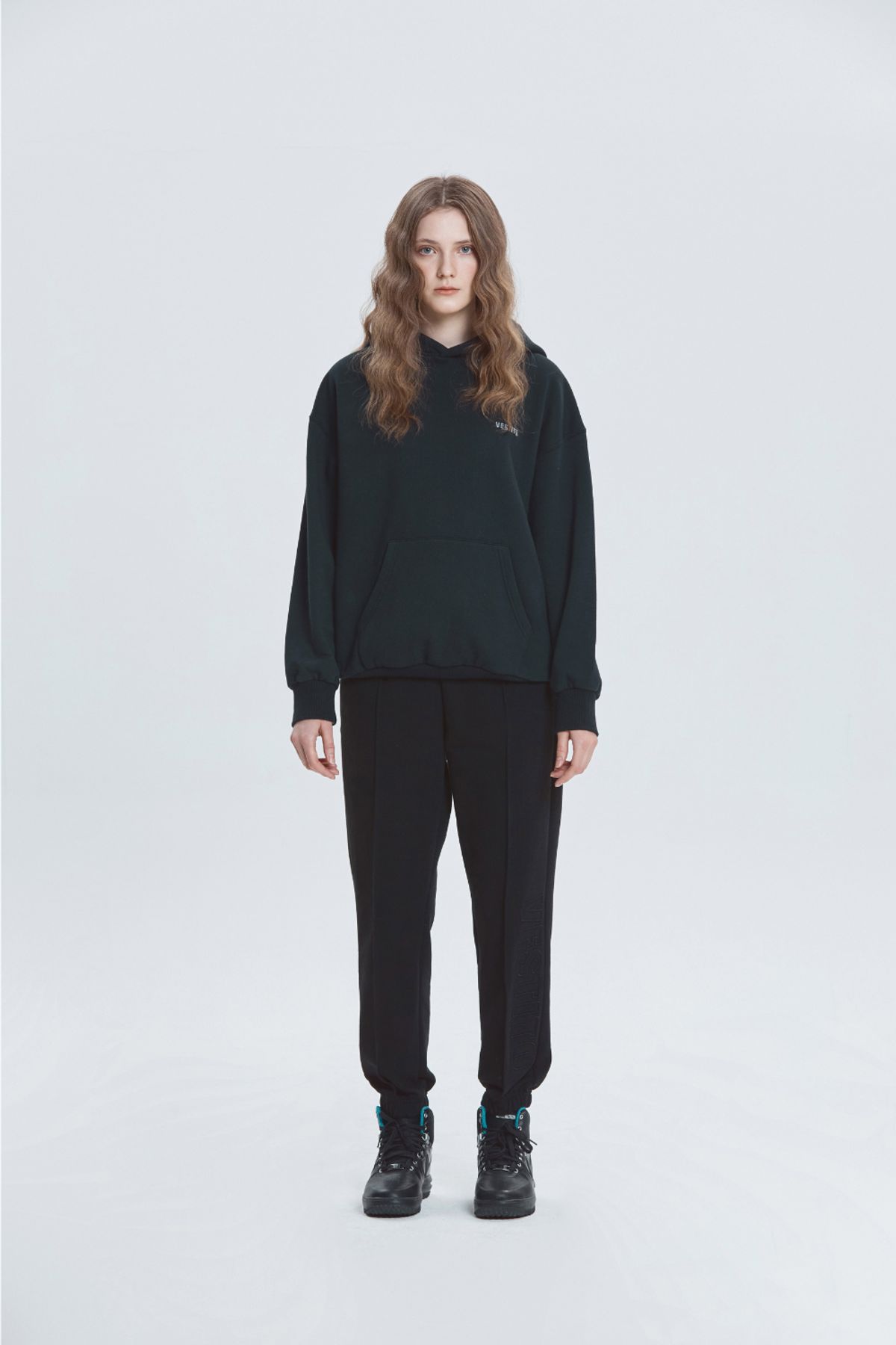 베스띠또(VESTITO) LOGO GRANDE HD SWEAT(빅 로고 후드 티)