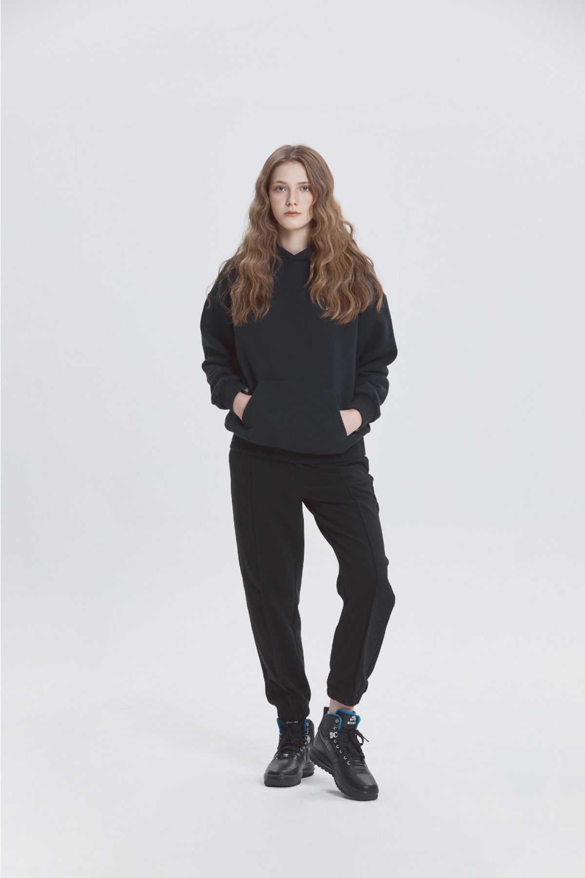 베스띠또(VESTITO) LOGO GRANDE HD SWEAT(빅 로고 후드 티)
