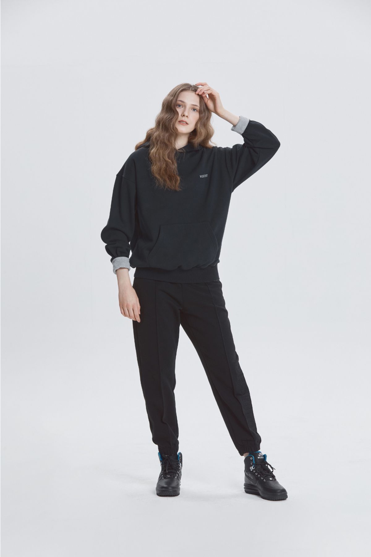 베스띠또(VESTITO) LOGO GRANDE HD SWEAT(빅 로고 후드 티)