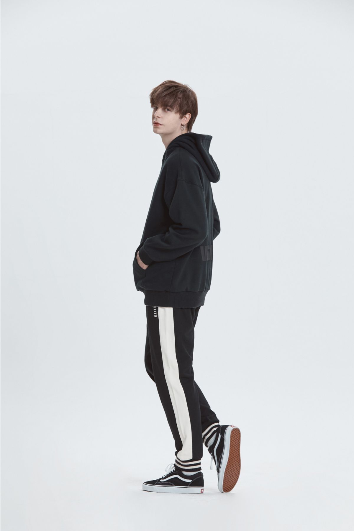 베스띠또(VESTITO) LOGO GRANDE HD SWEAT(빅 로고 후드 티)
