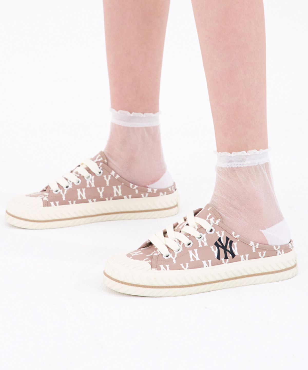 엠엘비(MLB) 플레이볼 뮬 모노그램 (PLAYBALL MULE MONOGRAM) NY (D.Beige)