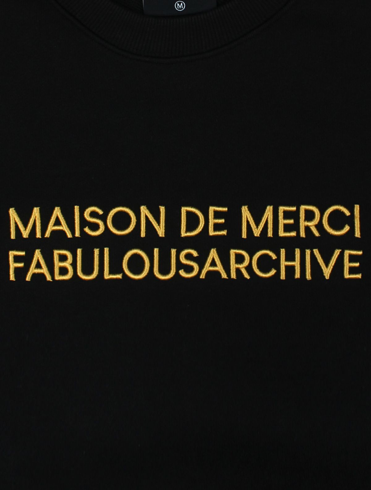라 메종 스튜디오(LA MAISON STUDIO) UNISEX 레귤러핏 엠보자수 로고 맨투맨 블랙(FCC1TS401M)