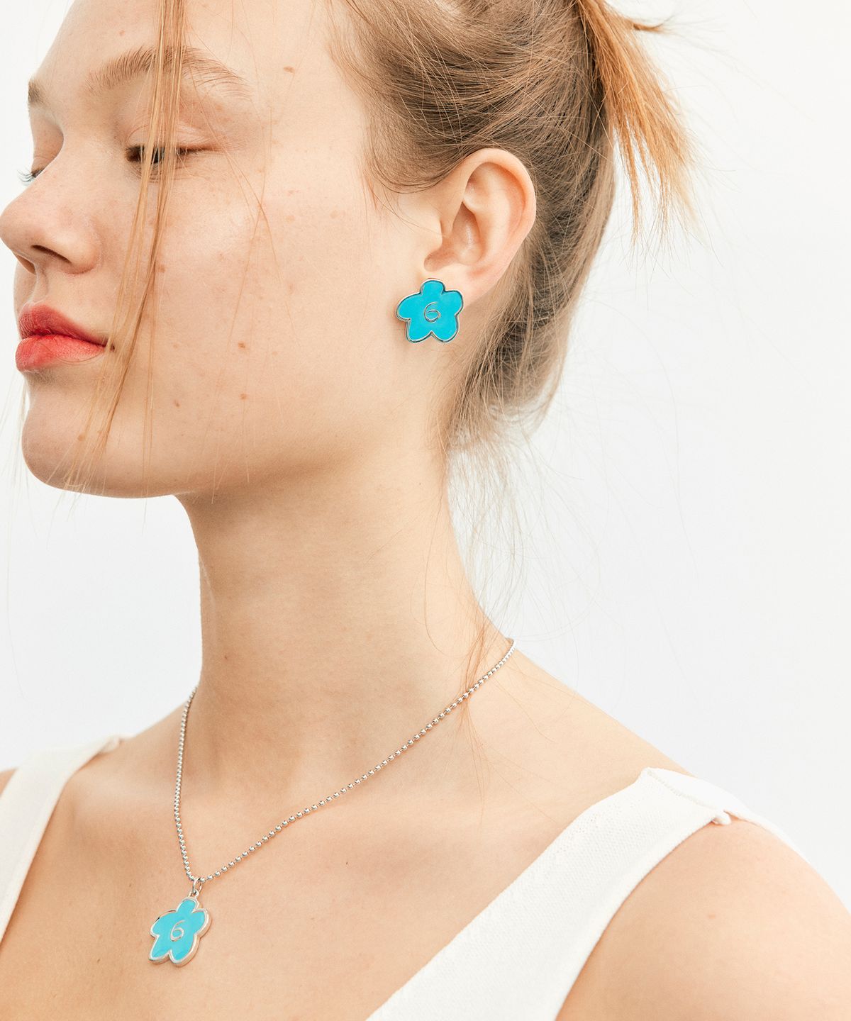 준준스페이스(JUNEJUNE SPACE) June Flower Earring_Blue(플라워 귀걸이_블루)