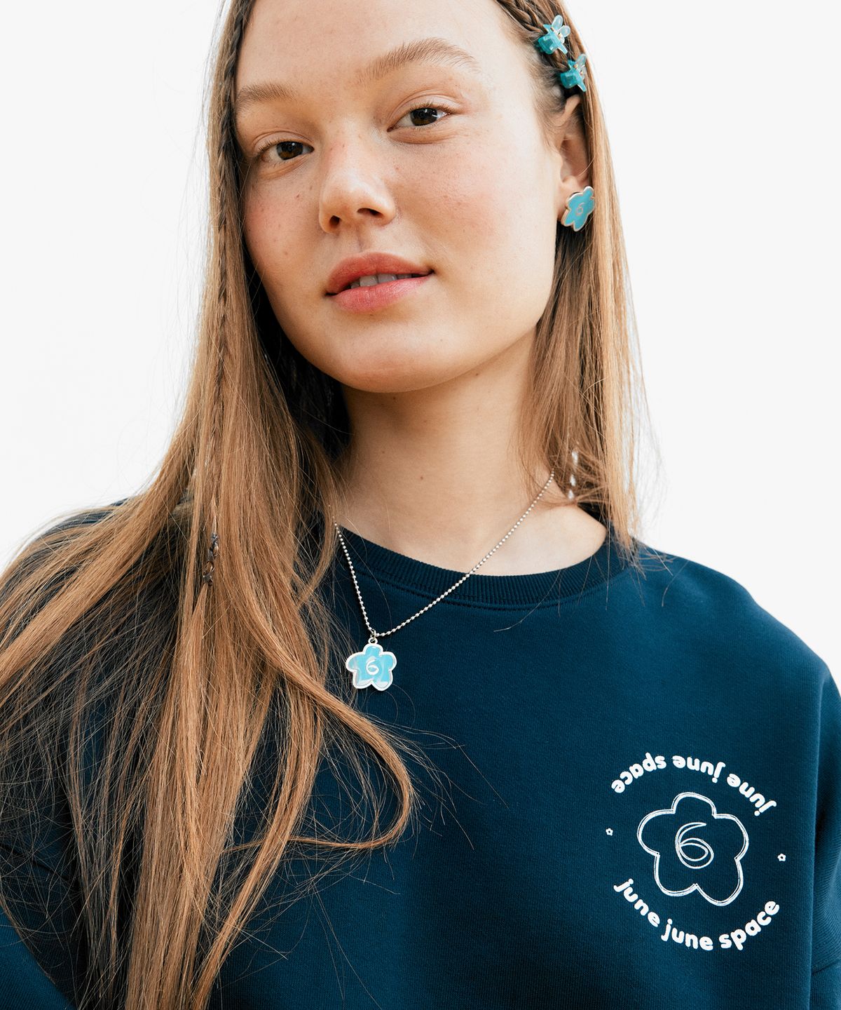 준준스페이스(JUNEJUNE SPACE) June Flower Earring_Blue(플라워 귀걸이_블루)