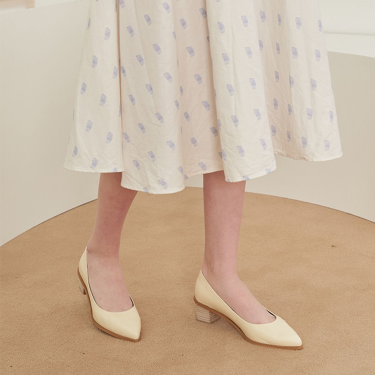 케리제이드(KERRIJADE) Wood Pumps_Ivory