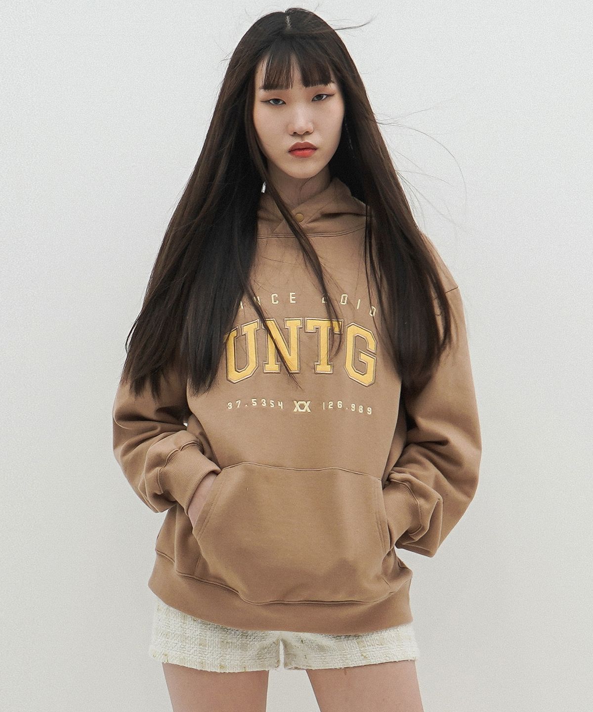 언티지(UNTAGE) 로고 자수 후드 스웨트 셔츠[Brown(UNISEX)]_UTT-FH02
