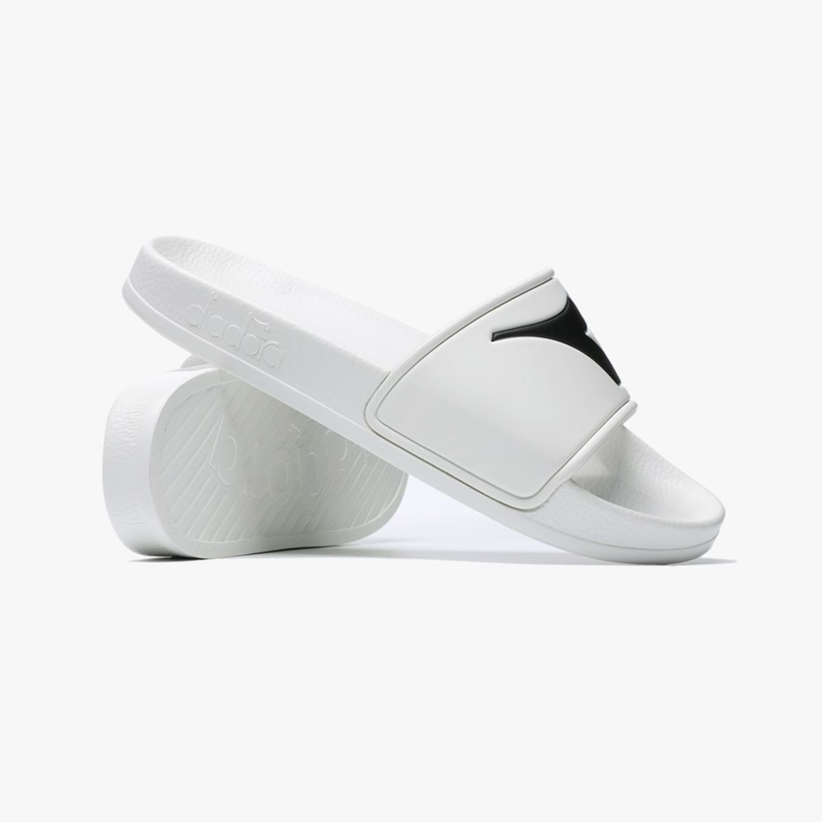 디아도라(diadora) 에센셜 슬라이드 WHITE
