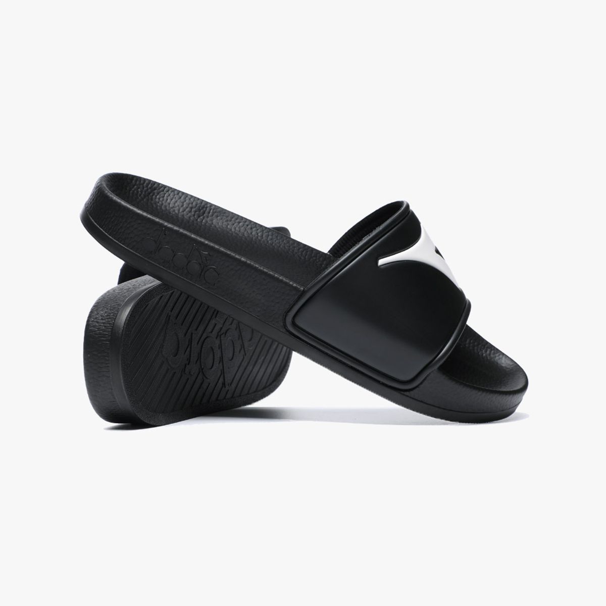 디아도라(diadora) 에센셜 슬라이드 BLACK