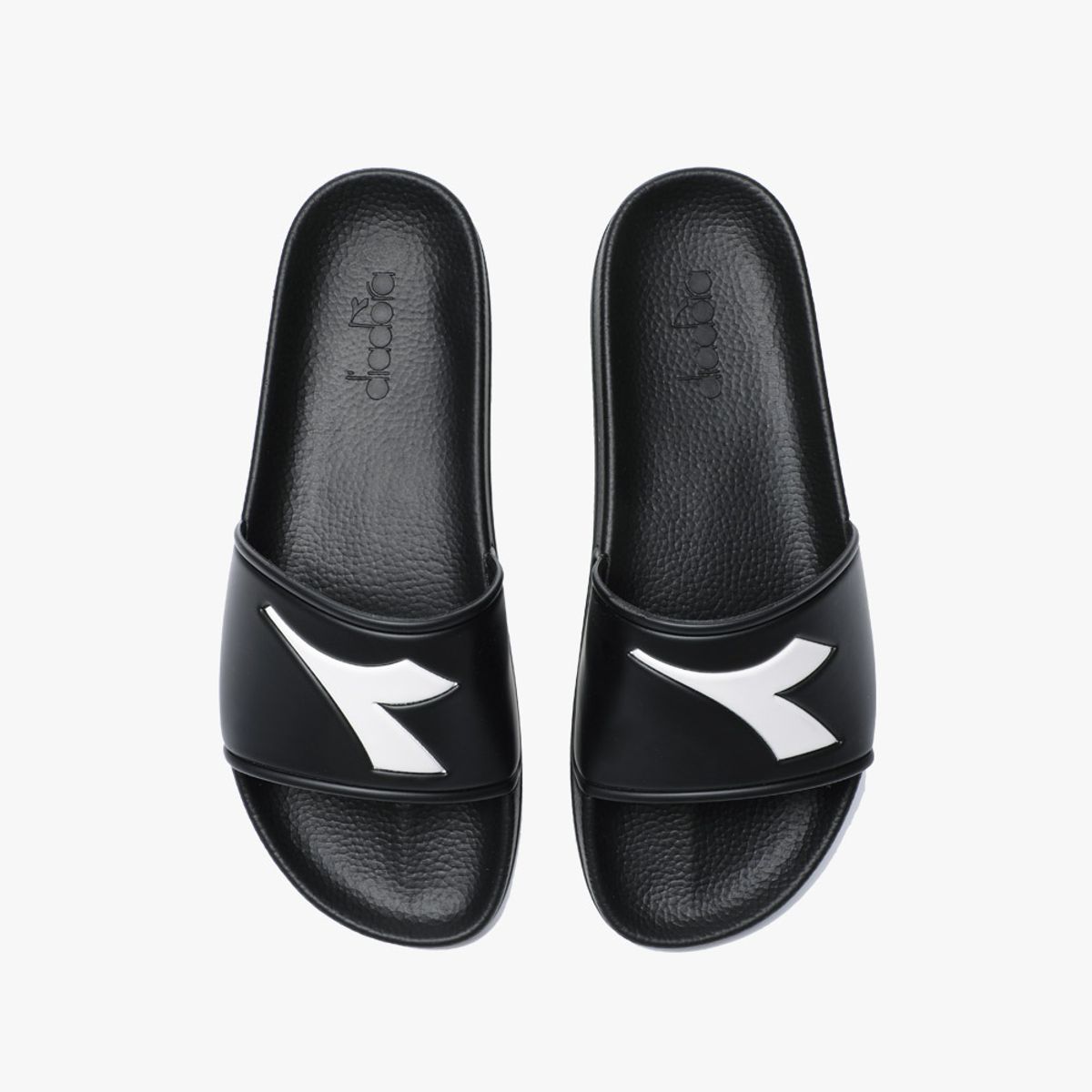 디아도라(diadora) 에센셜 슬라이드 BLACK