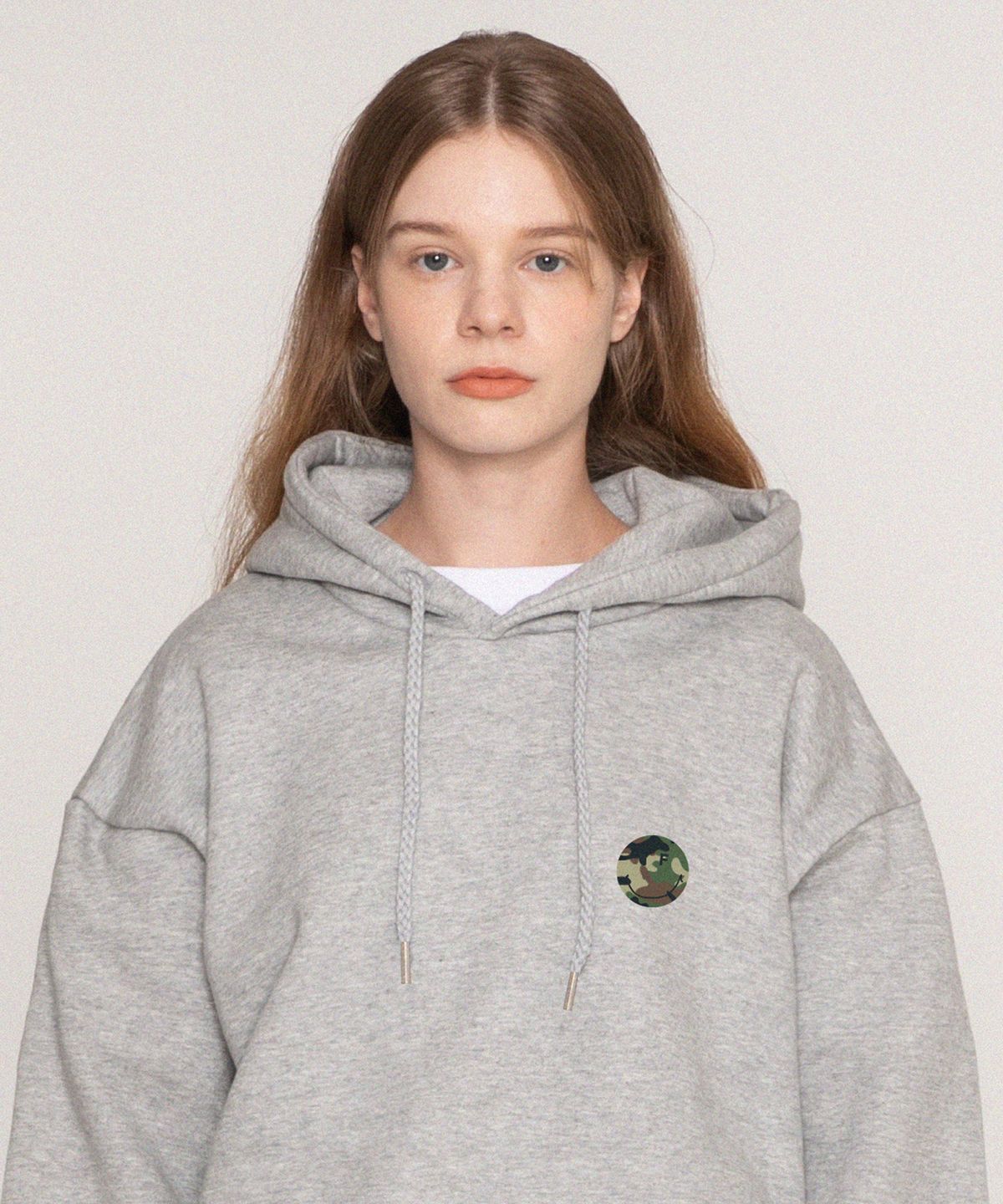 그레이버(GRAVER) [UNISEX]스몰 카모 도트스마일 후드티_그레이