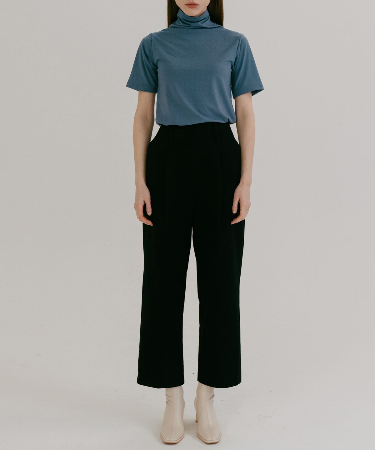 320쇼룸(320SHOWROOM) COTTON TUCK TAPERED PANTS BLACK