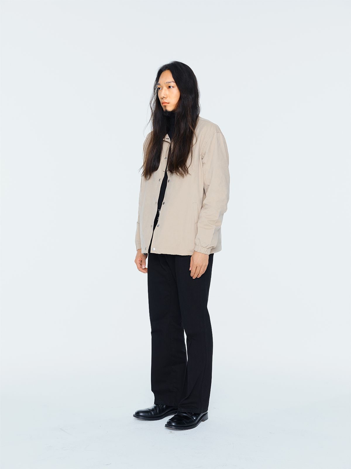 쿤타치(KUNTACH) BRITISH BEIGE COACH JACKET with embroidered logo