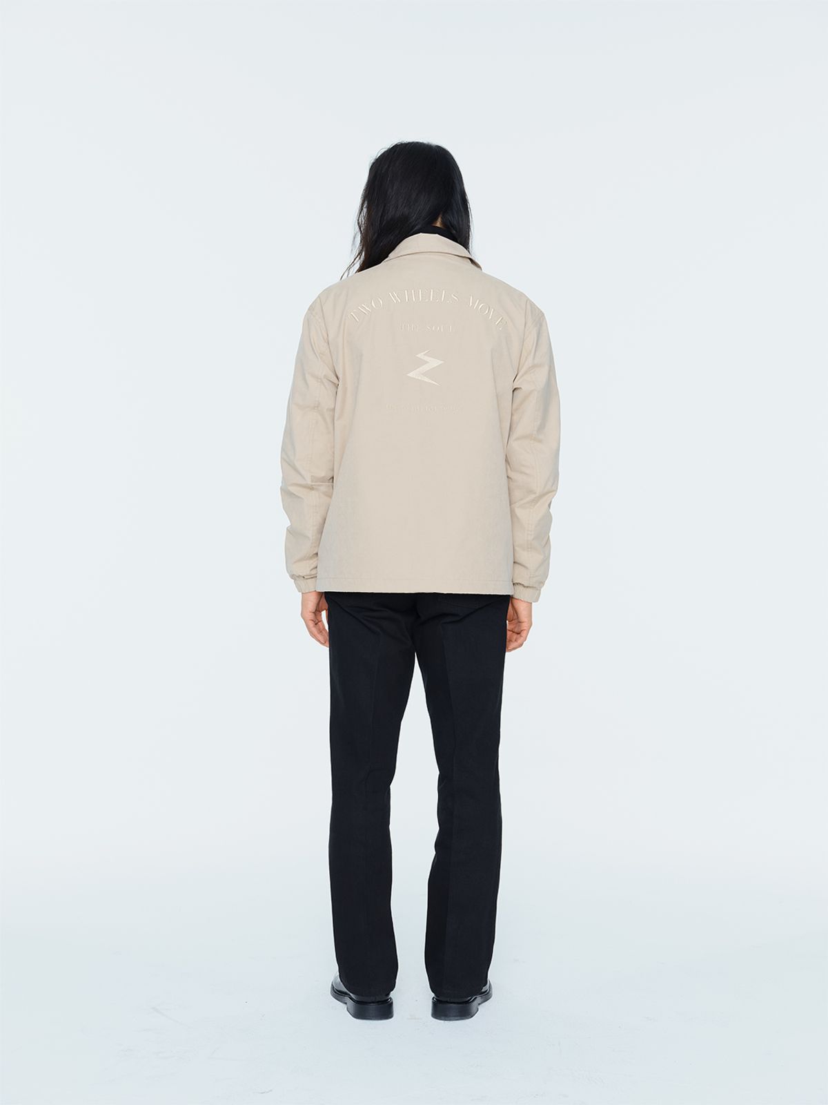 쿤타치(KUNTACH) BRITISH BEIGE COACH JACKET with embroidered logo