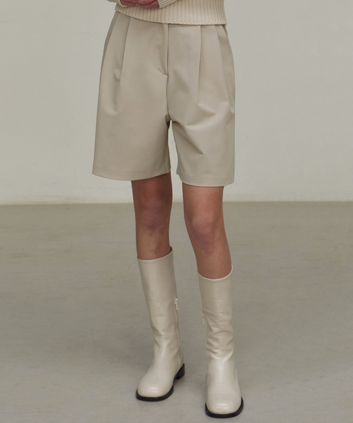 닉앤니콜(NICK&NICOLE) TWO PINTUCK BERMUDA PANTS_LIGHT BEIGE
