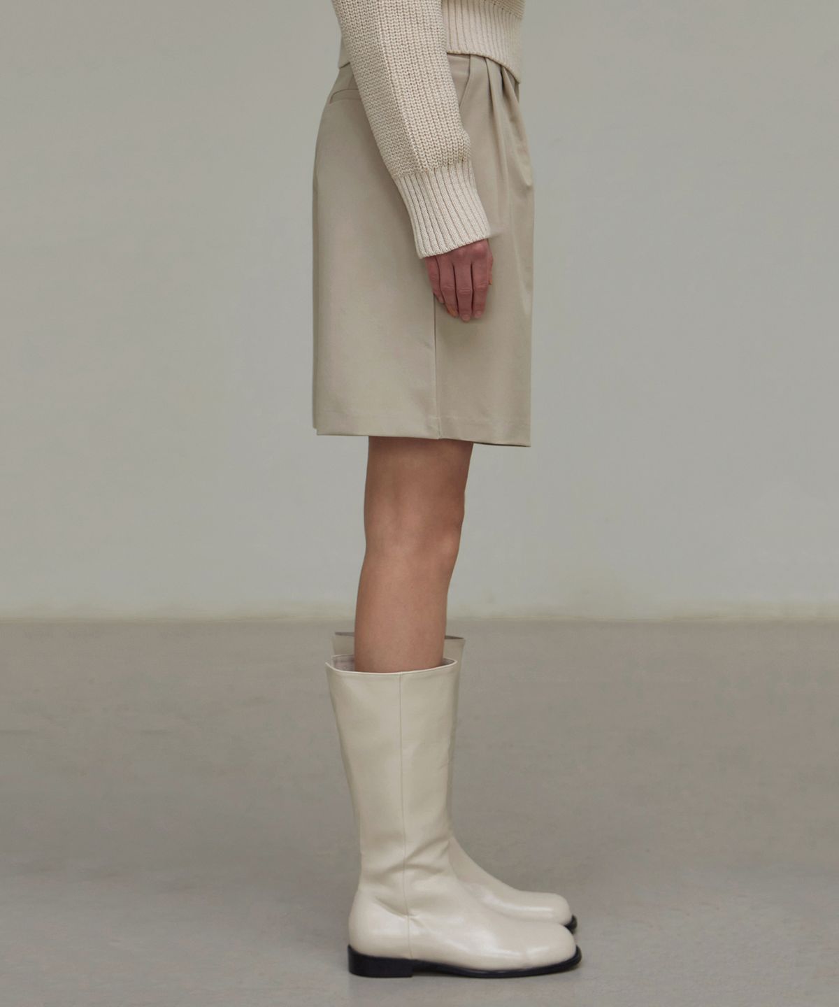 닉앤니콜(NICK&NICOLE) TWO PINTUCK BERMUDA PANTS_LIGHT BEIGE