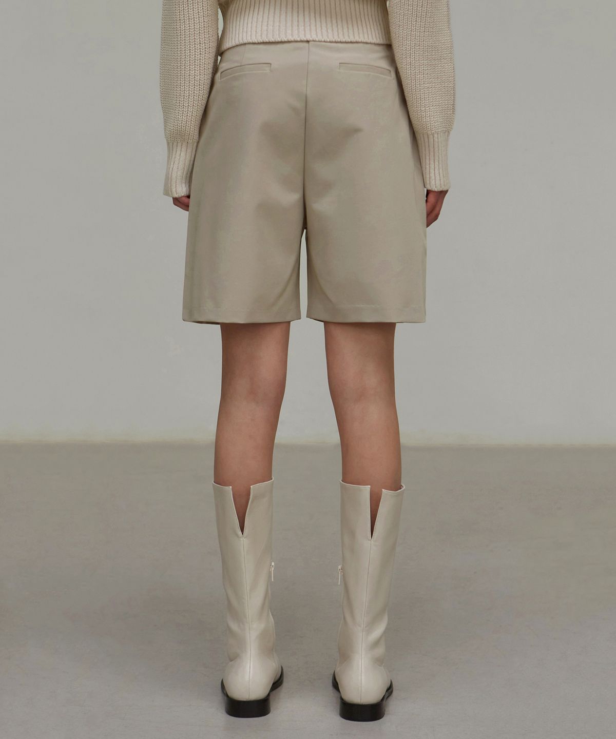 닉앤니콜(NICK&NICOLE) TWO PINTUCK BERMUDA PANTS_LIGHT BEIGE