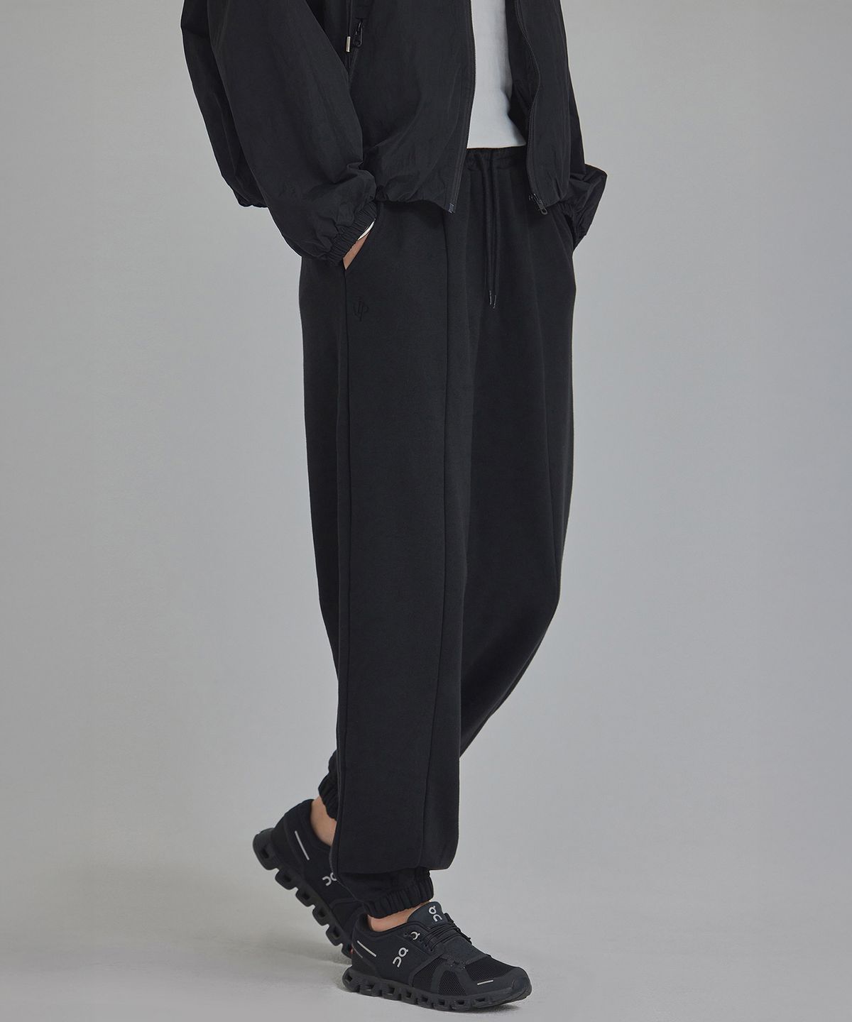 탑걸(TOPGIRL) OVERFIT MIDDLE LINE JOGGER PANTS_T216BT710