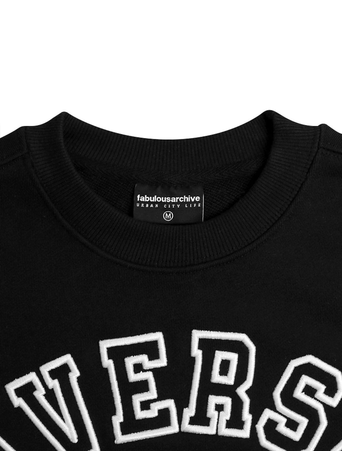 라 메종 스튜디오(LA MAISON STUDIO) UNISEX 레귤러핏 UNIVERSITY 엠보자수 맨투맨 블랙(FCC1TS402M)