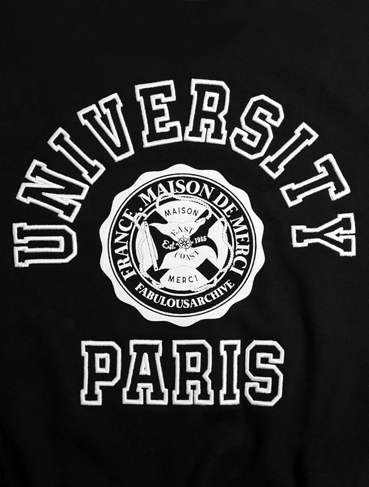 라 메종 스튜디오(LA MAISON STUDIO) UNISEX 레귤러핏 UNIVERSITY 엠보자수 맨투맨 블랙(FCC1TS402M)
