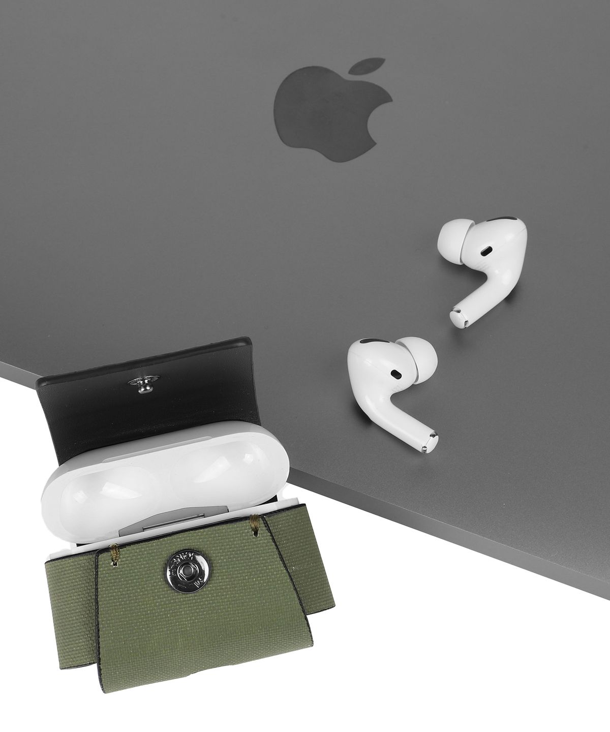 카네이테이(KANEITEI) AIRPODS CASE (OLIVE DRAB) / UPCYCLED