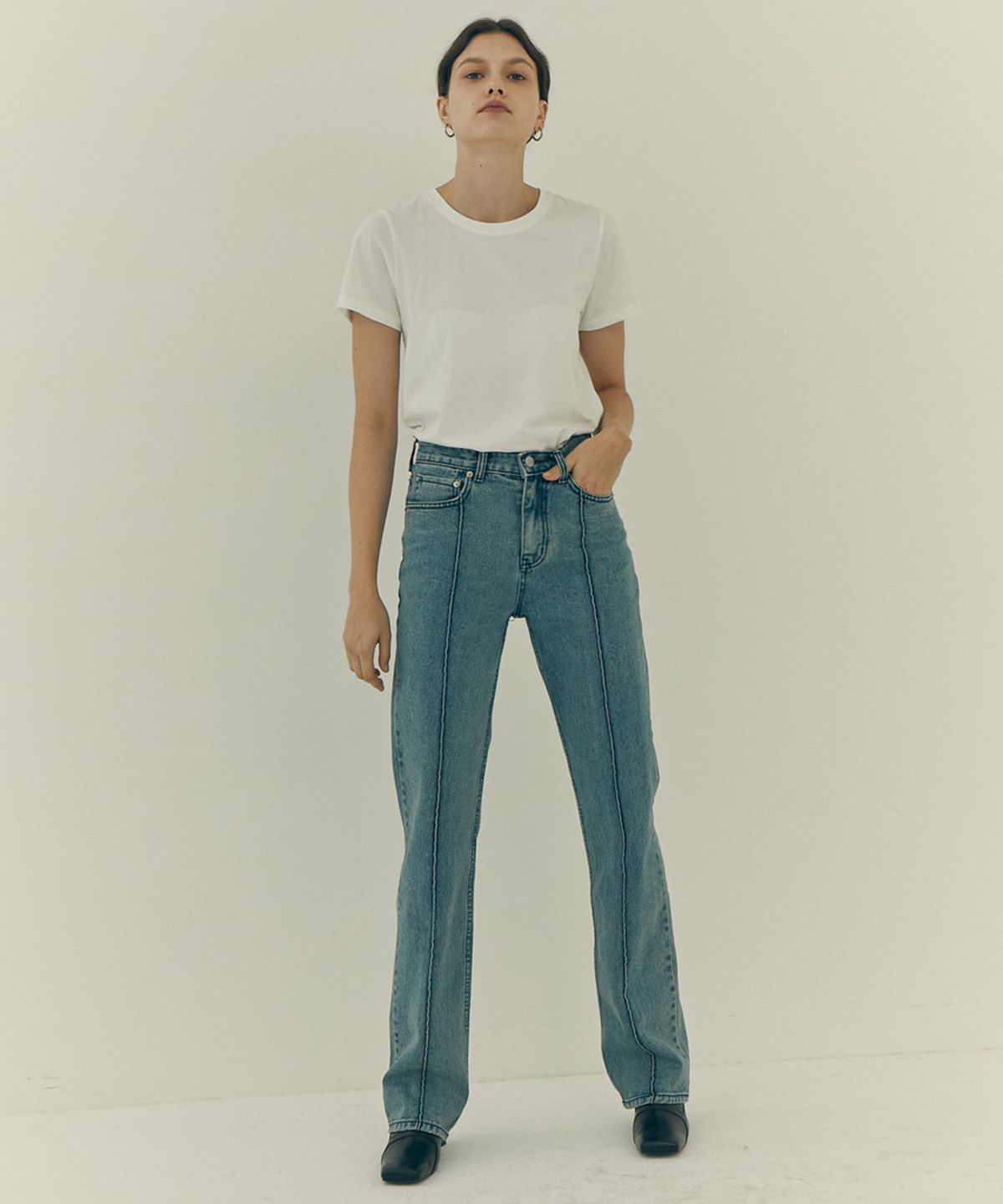 문선(MOONSUN) UNISEX Signature Pin Tuck Straight Denim Pants [INDIGO Medium Wash]